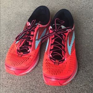 Brooks tennis shoes